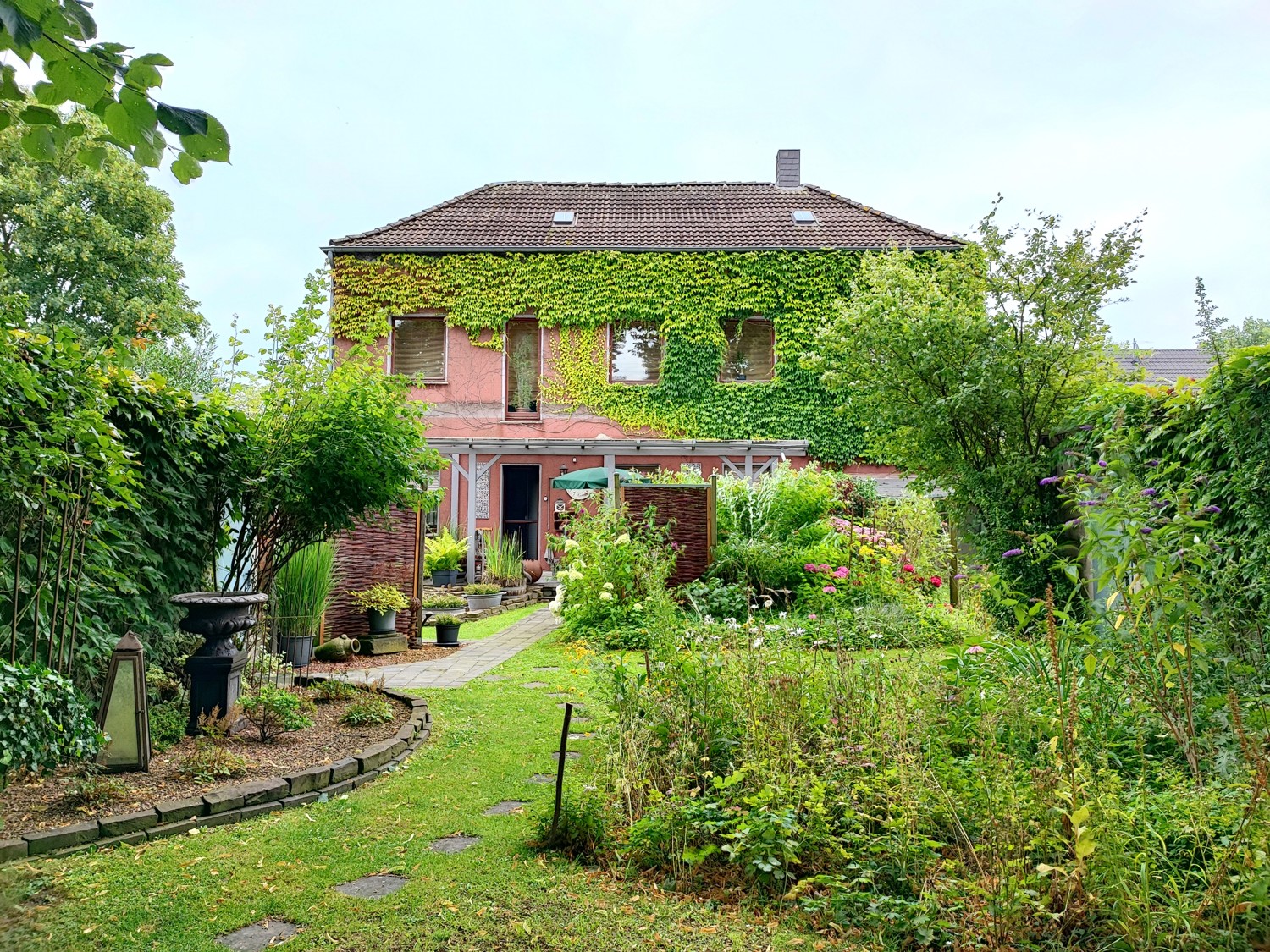 ***Vom Klassenzimmer zum Traumhaus***
Historisches Anwesen mit einzigartigem Flair