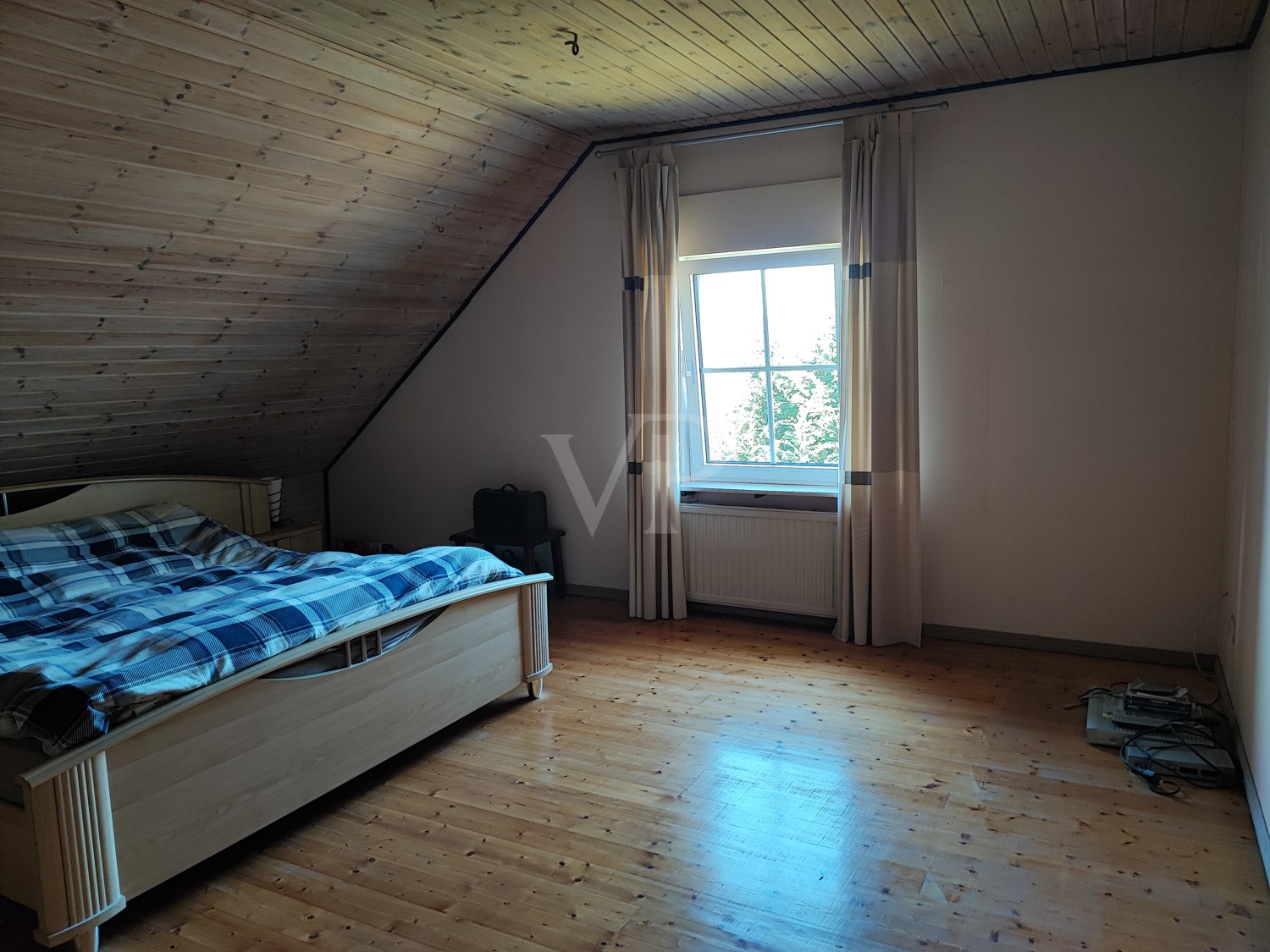 Schlafzimmer 1