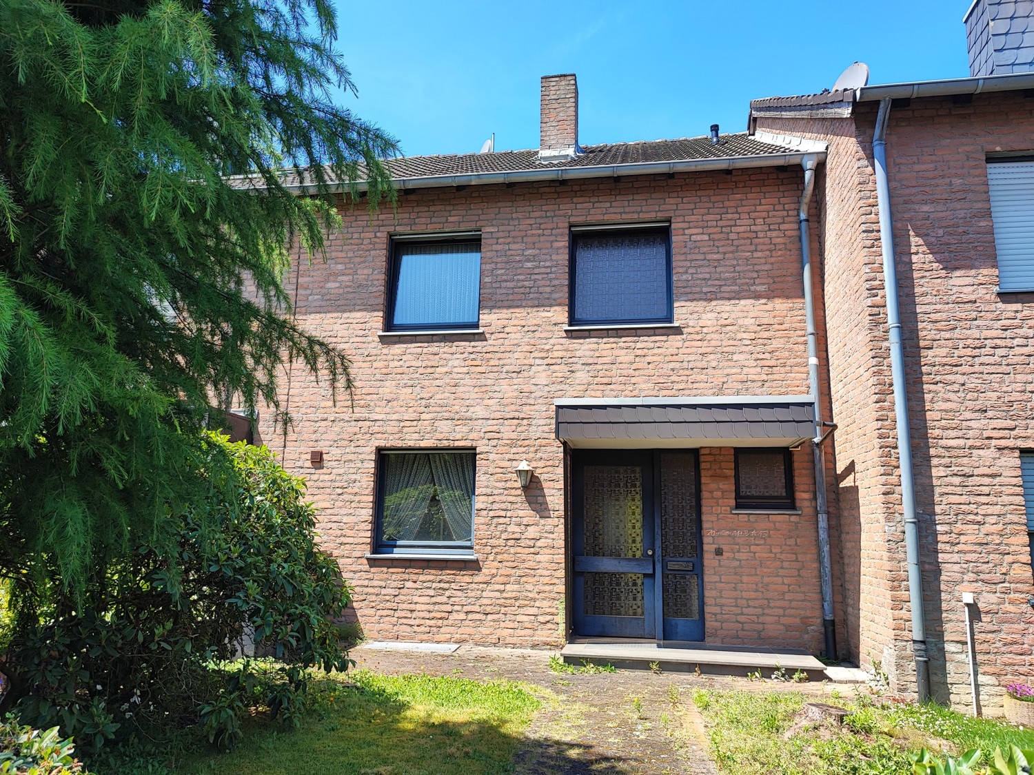 Raum für Ihre Pläne in Issum - RMH sofort bezugsfrei mit Garten und Garage
