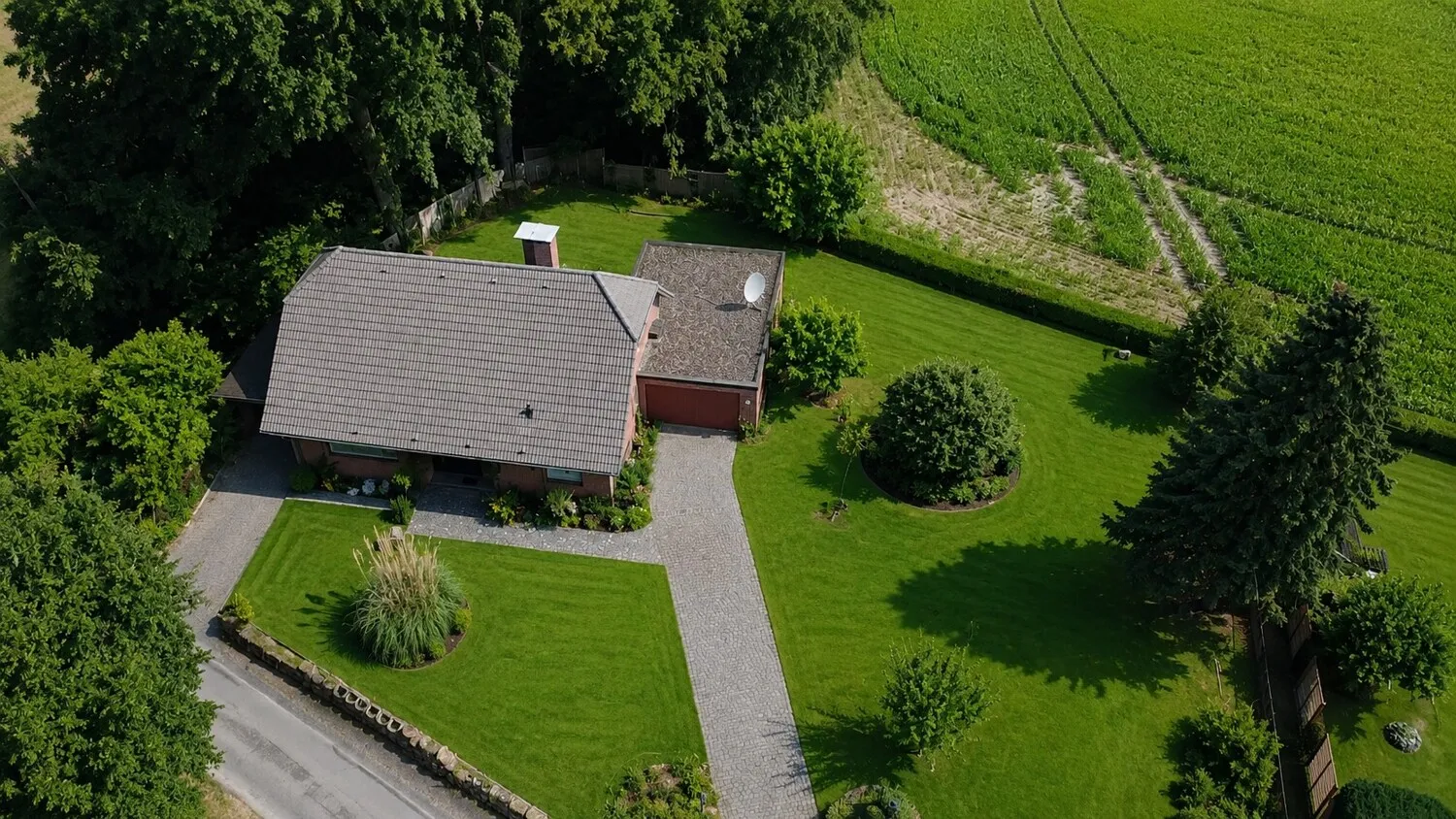REIZVOLL UND NACHGEFRAGT
*EFH im Außenbereich in Geldern: Kleinod in begehrter Lage*