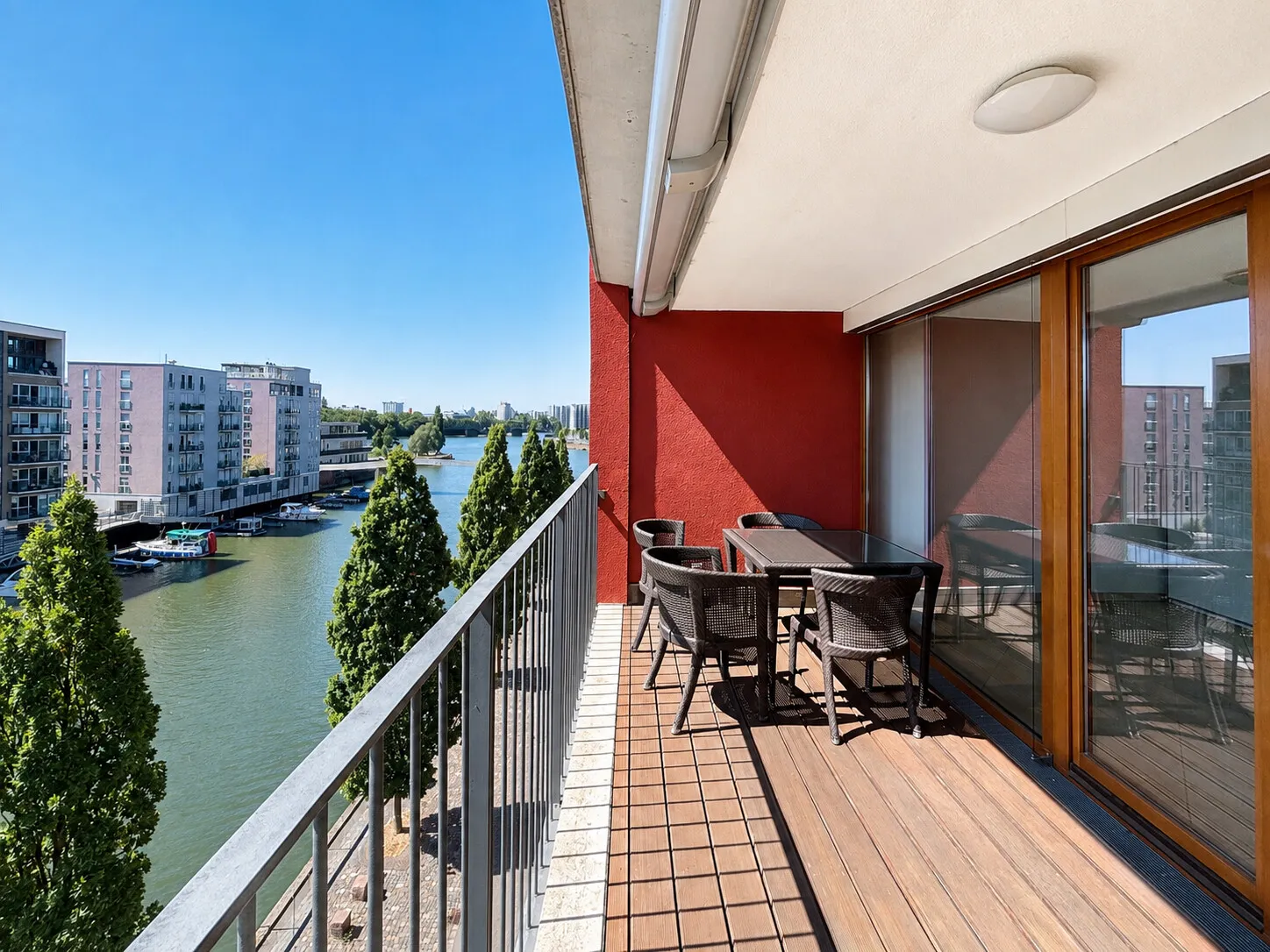 Loggia mit Markise Ansicht I