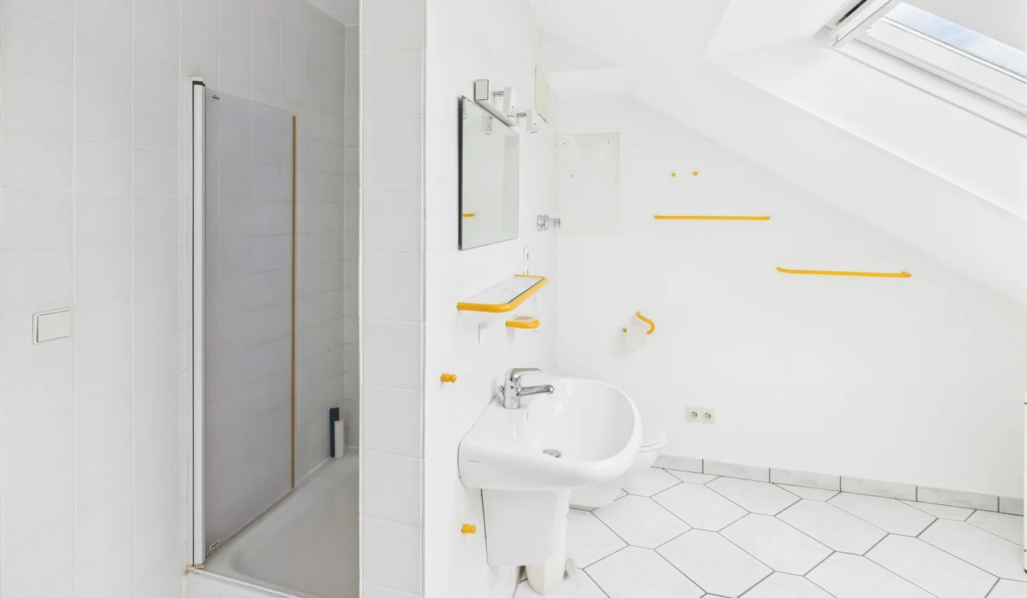 Badezimmer im Dachgeschoss