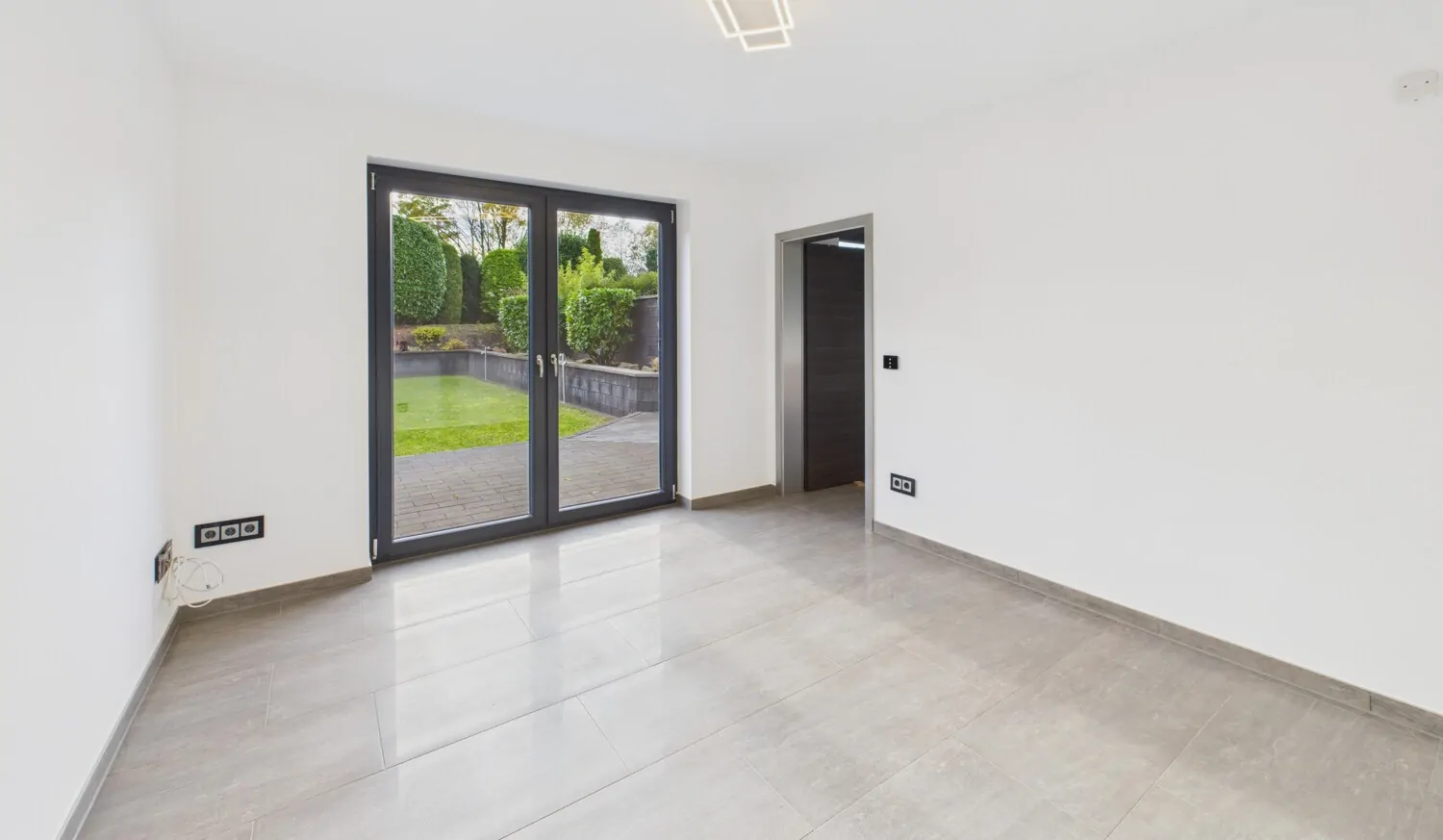 Schlafzimmer / Küche EG