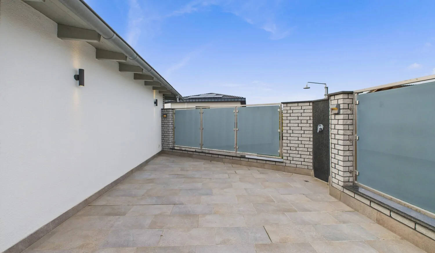 Dachterrasse mit Außendusche