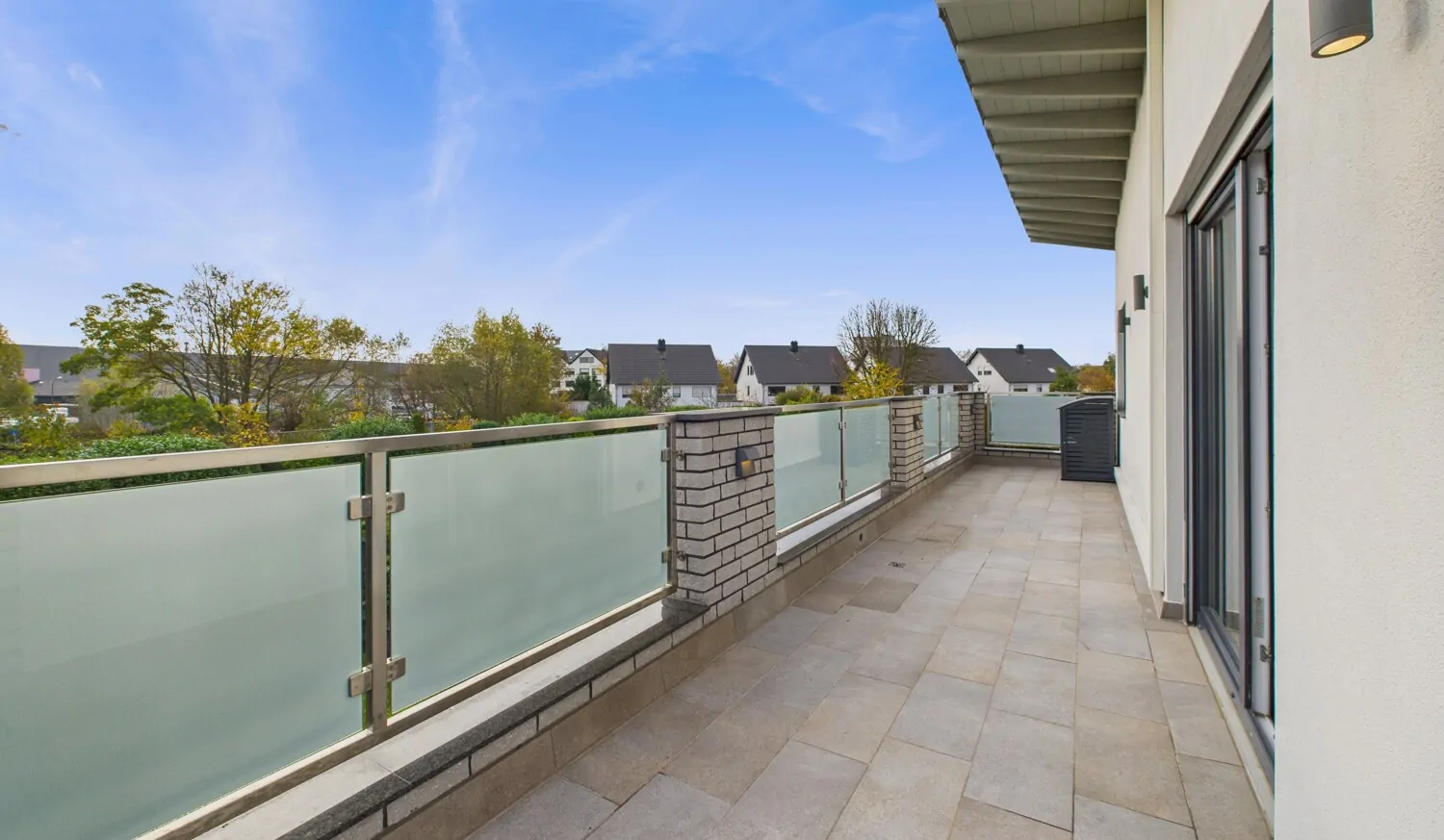 Umlaufender Balkon DG