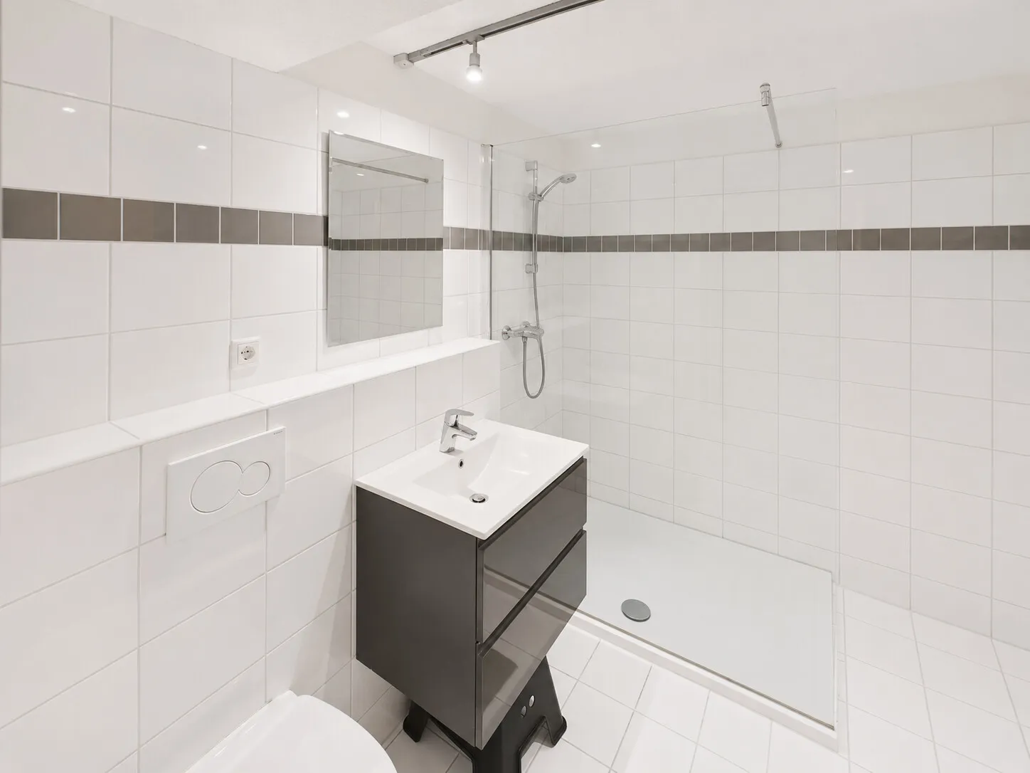 Badezimmer mit Dusche