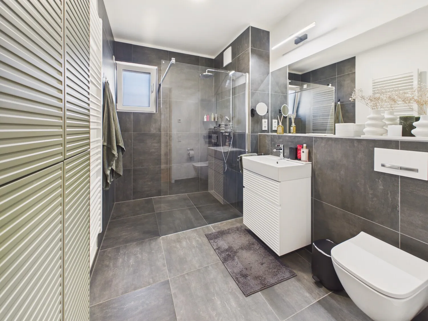 Badezimmer mit Dusche