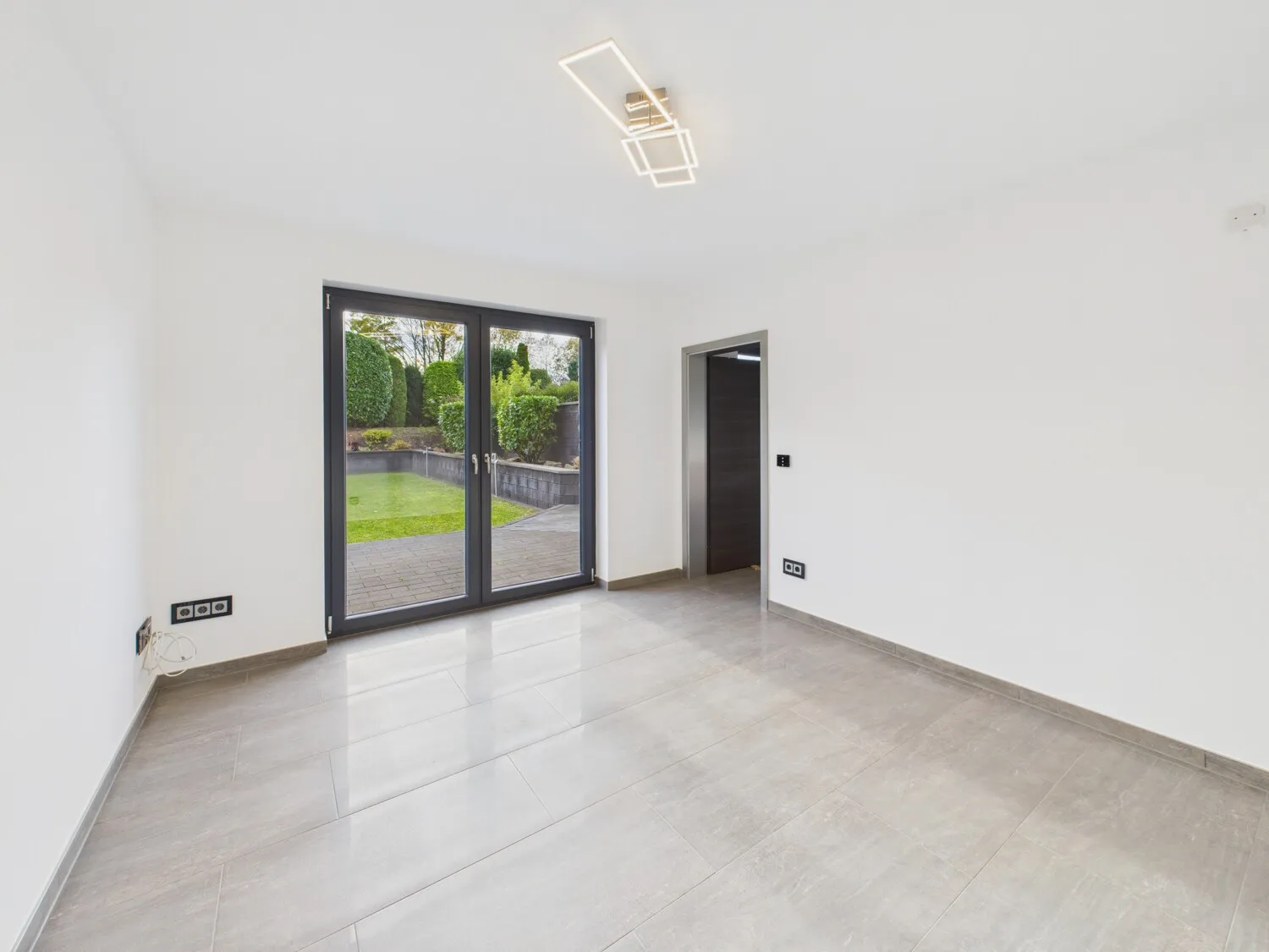 Schlafzimmer / Küche EG