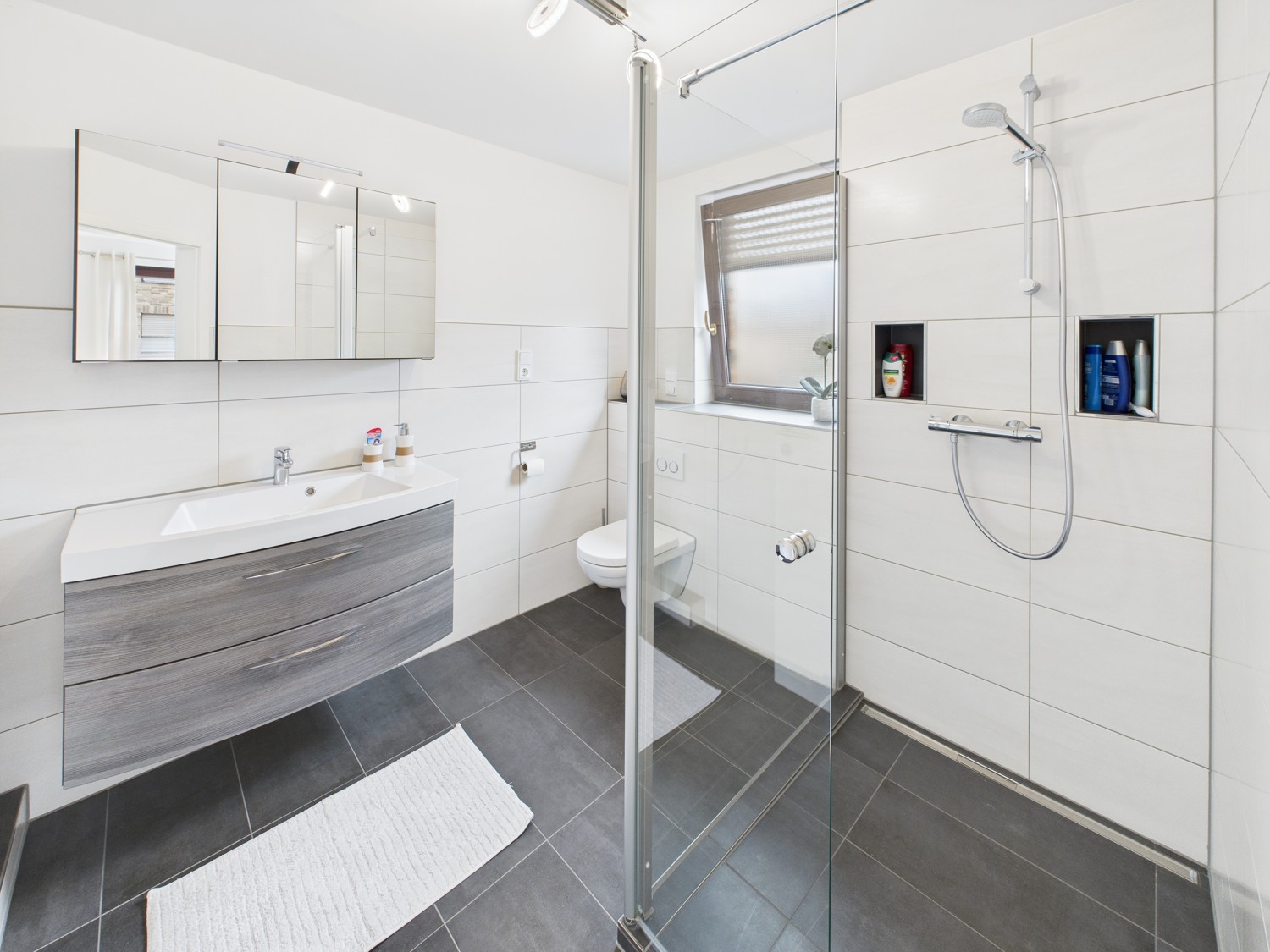En Suite Bad