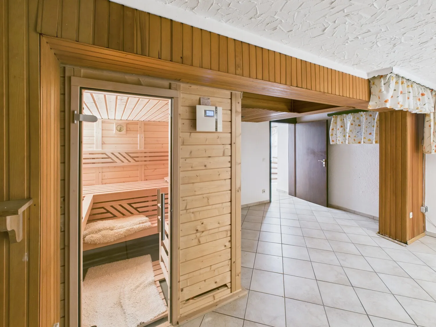 Wellnessraum mit Sauna