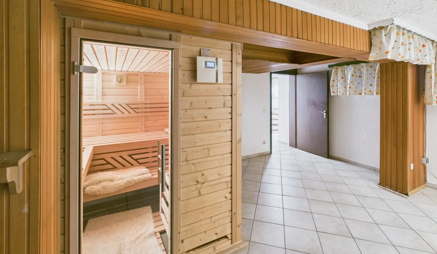 Wellnessraum mit Sauna