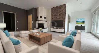 von_poll_real_estate_property_24001262B_image_2