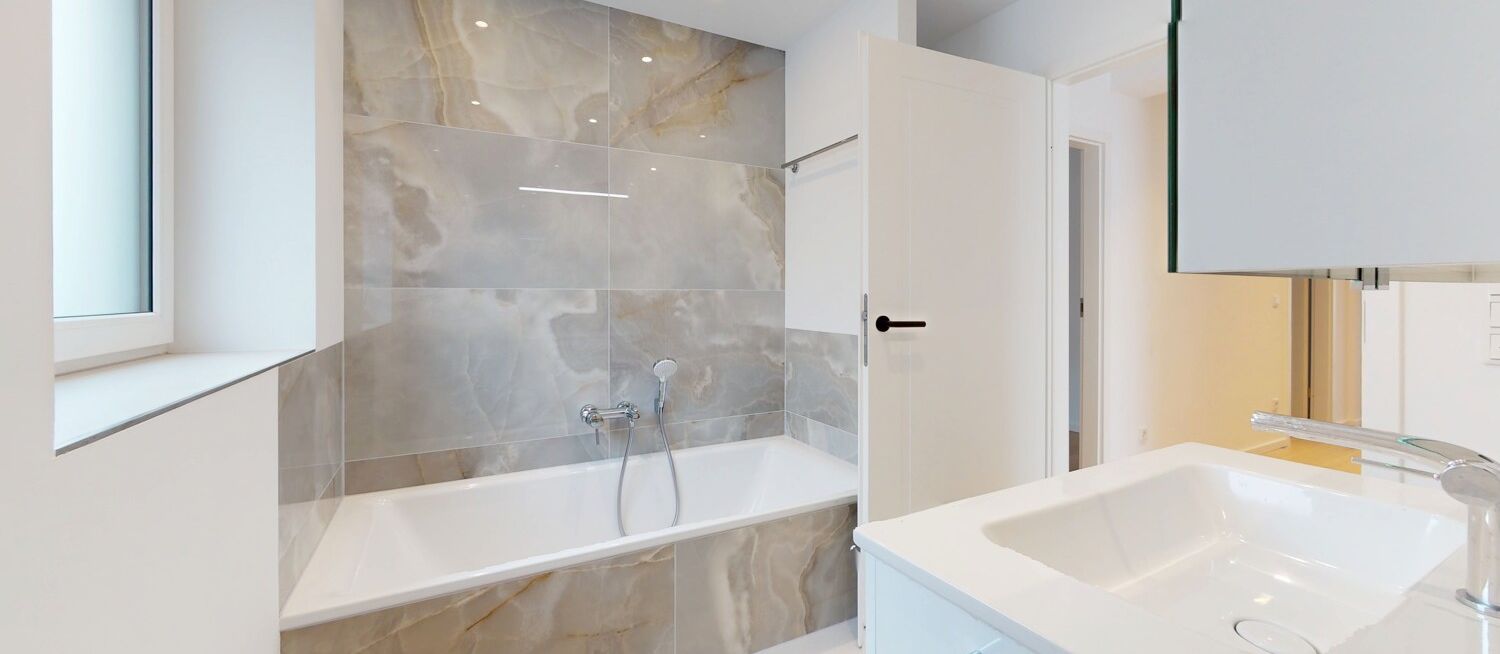Badezimmer Ansicht I