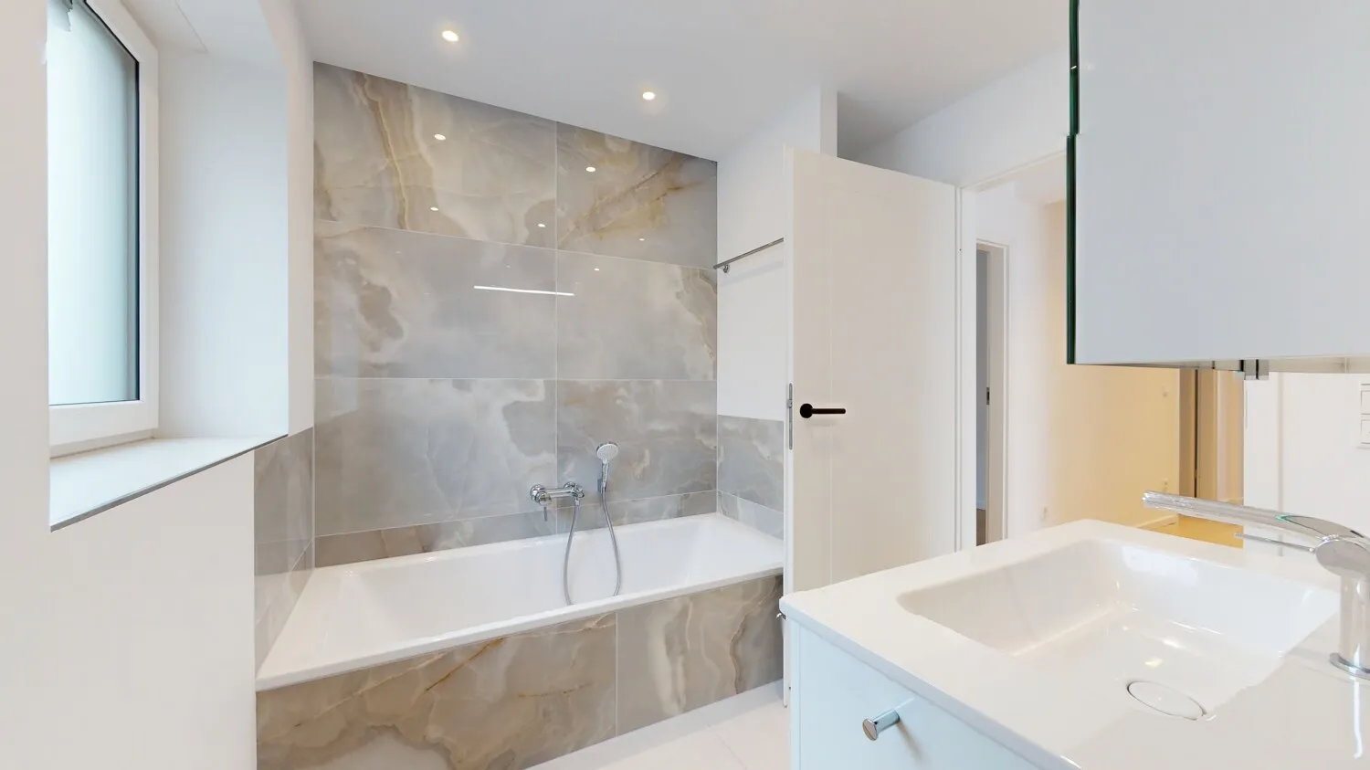 Badezimmer Ansicht I