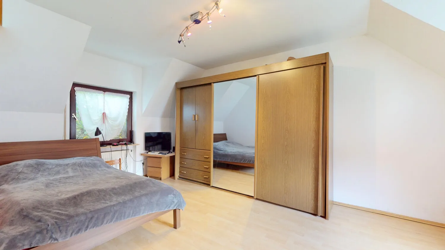 Zimmer IV Ansicht II