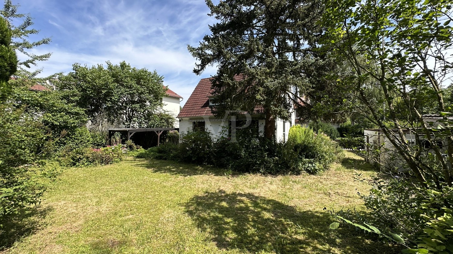 Garten mit Carport