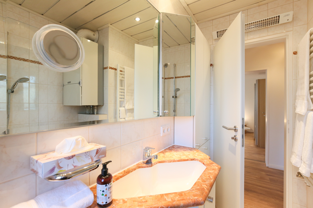 Badezimmer Ansicht I