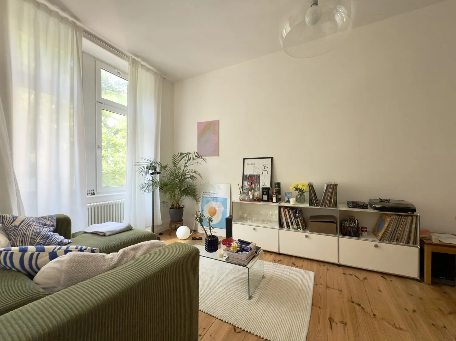 Renovated old building apartment with balcony and elevator in a prime Nordend location
