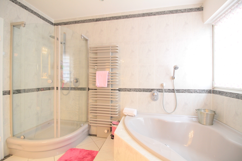 Badezimmer Ansicht II