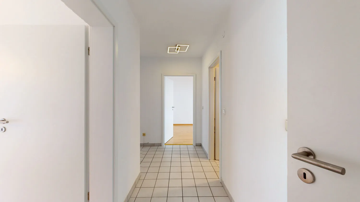 Hochparterre-Wohnung mit Loggia und Tiefgaragenplatz