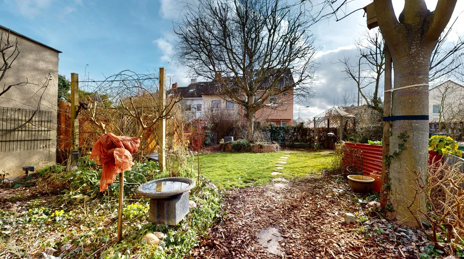 Familienfreundliches Reiheneckhaus mit Gartenidylle auf Erbpacht