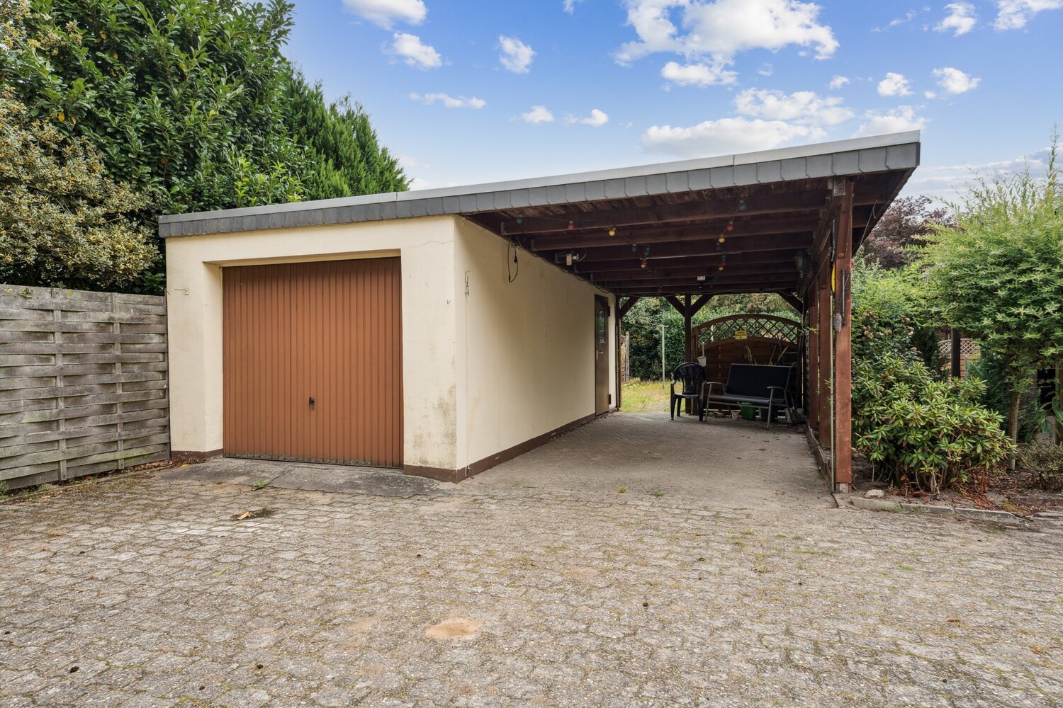 Garage und Carport