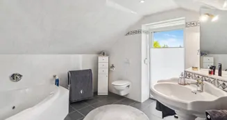 von_poll_real_estate_property_25346022_image_12