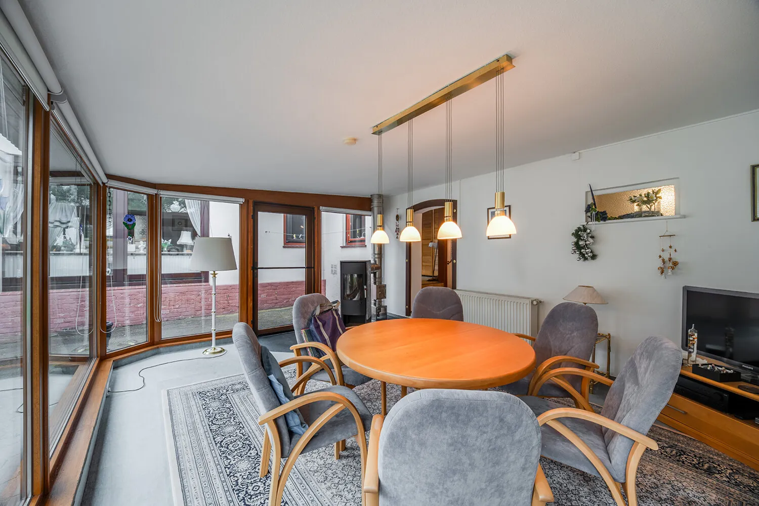 Wintergarten mit Kaminofen