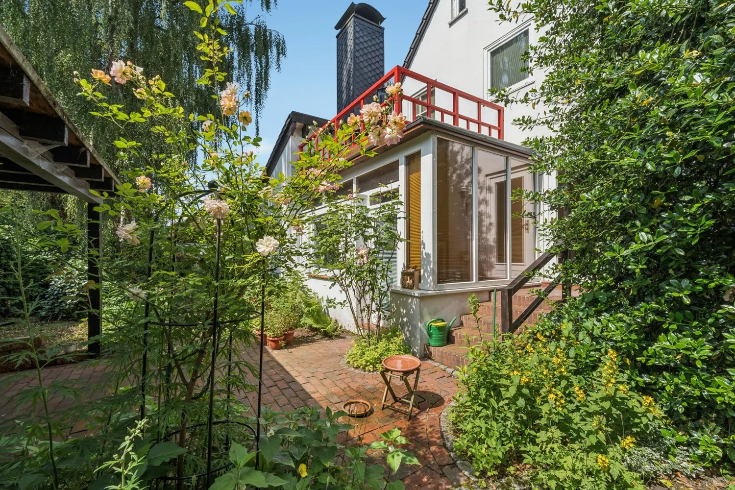 Balkon mit Büroanbau