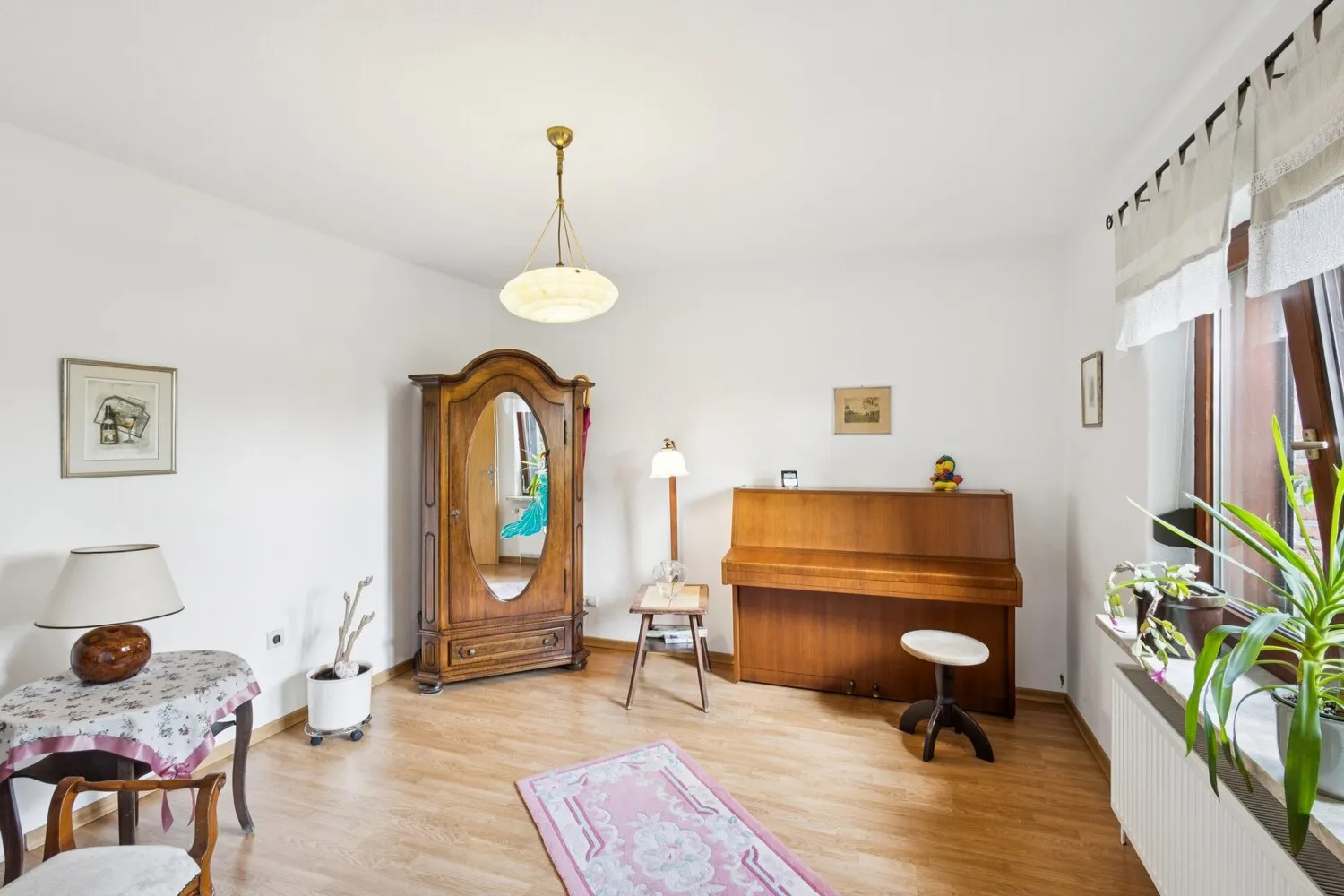 Büro EG