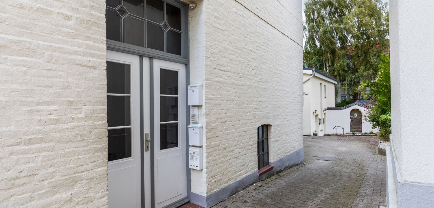 Einfahrt/Haustür