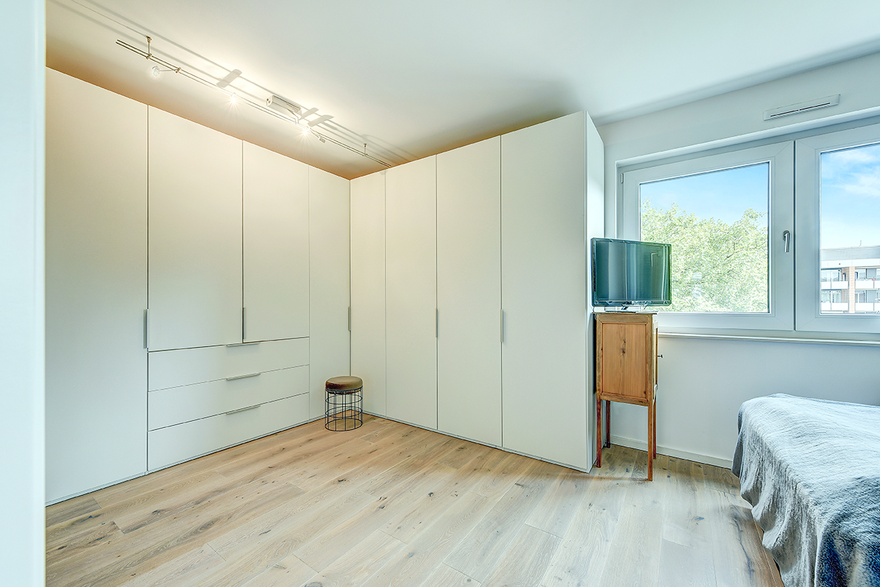 Schlafzimmer mit Einbauschrank