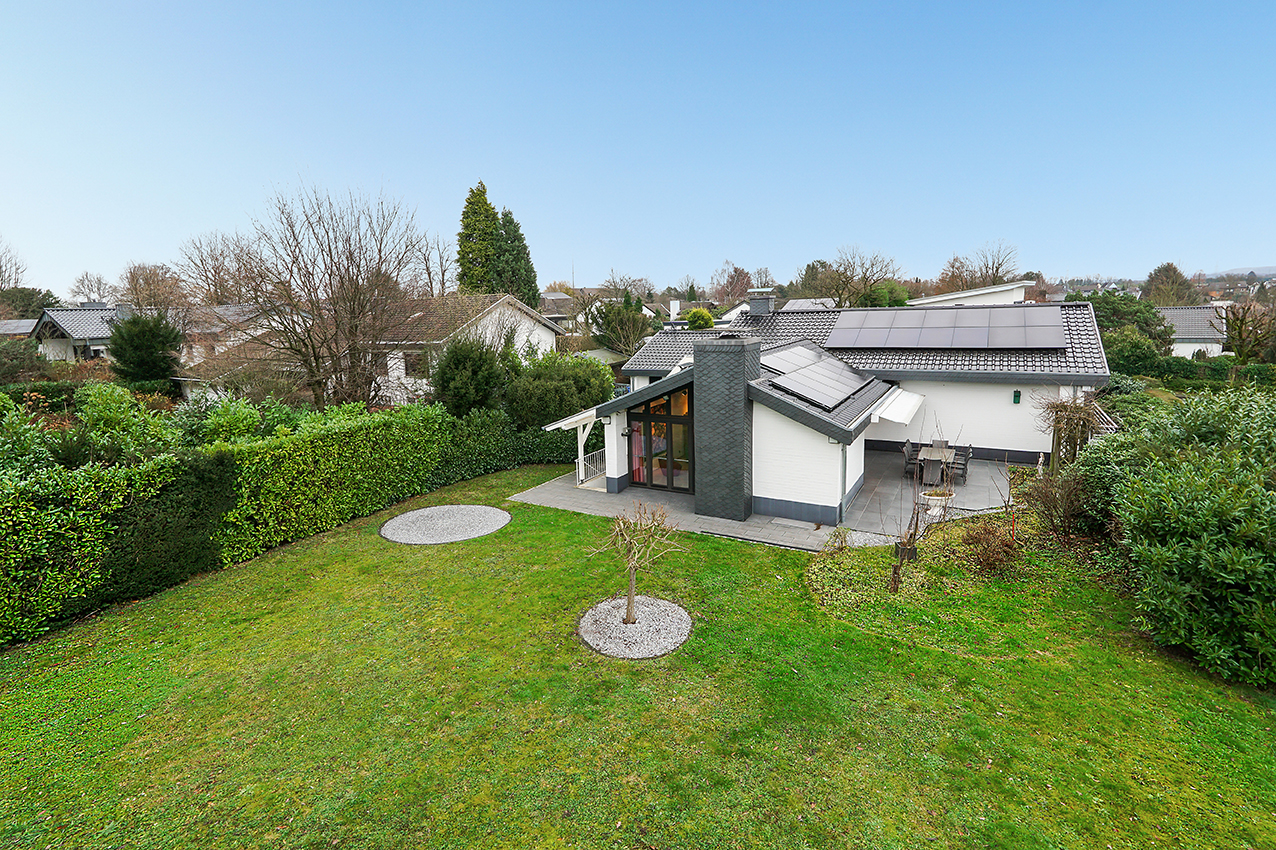 Freistehendes Einfamilienhaus mit großem Garten!
Energieklasse A, Wärmepumpe, Photovoltaik