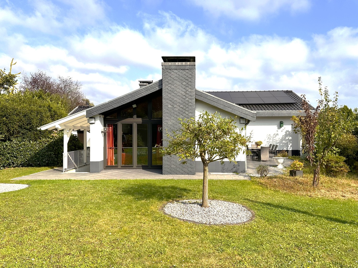 Freistehendes Einfamilienhaus mit großem Garten in ruhiger Bestlage