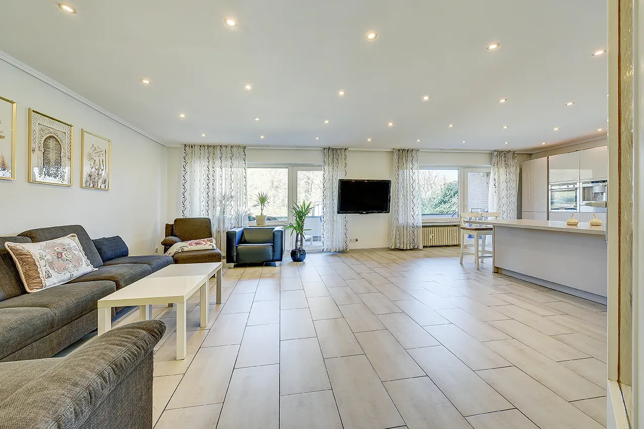 Exklusive 6-Zimmer-Maisonettwohnung im schönen Schwarzbachtal