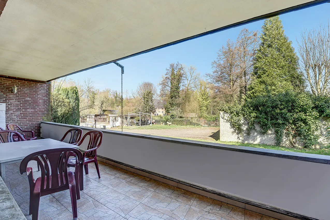 Terrasse mit Gartenblick