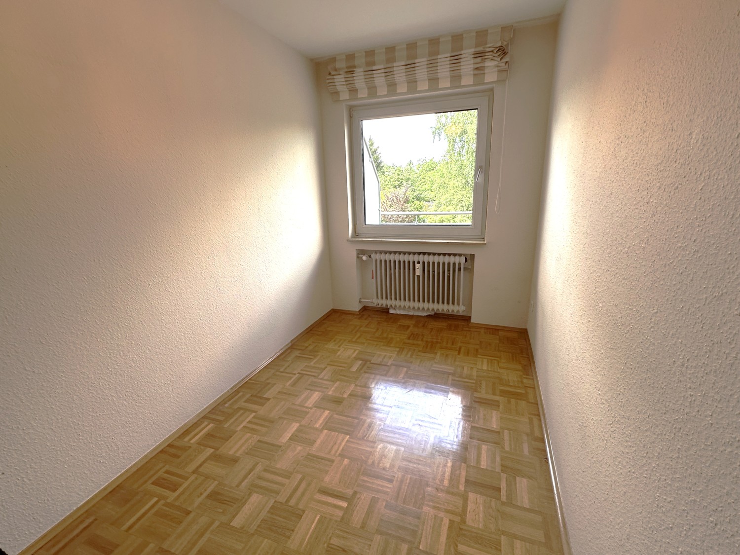 Arbeits- oder Kinderzimmer