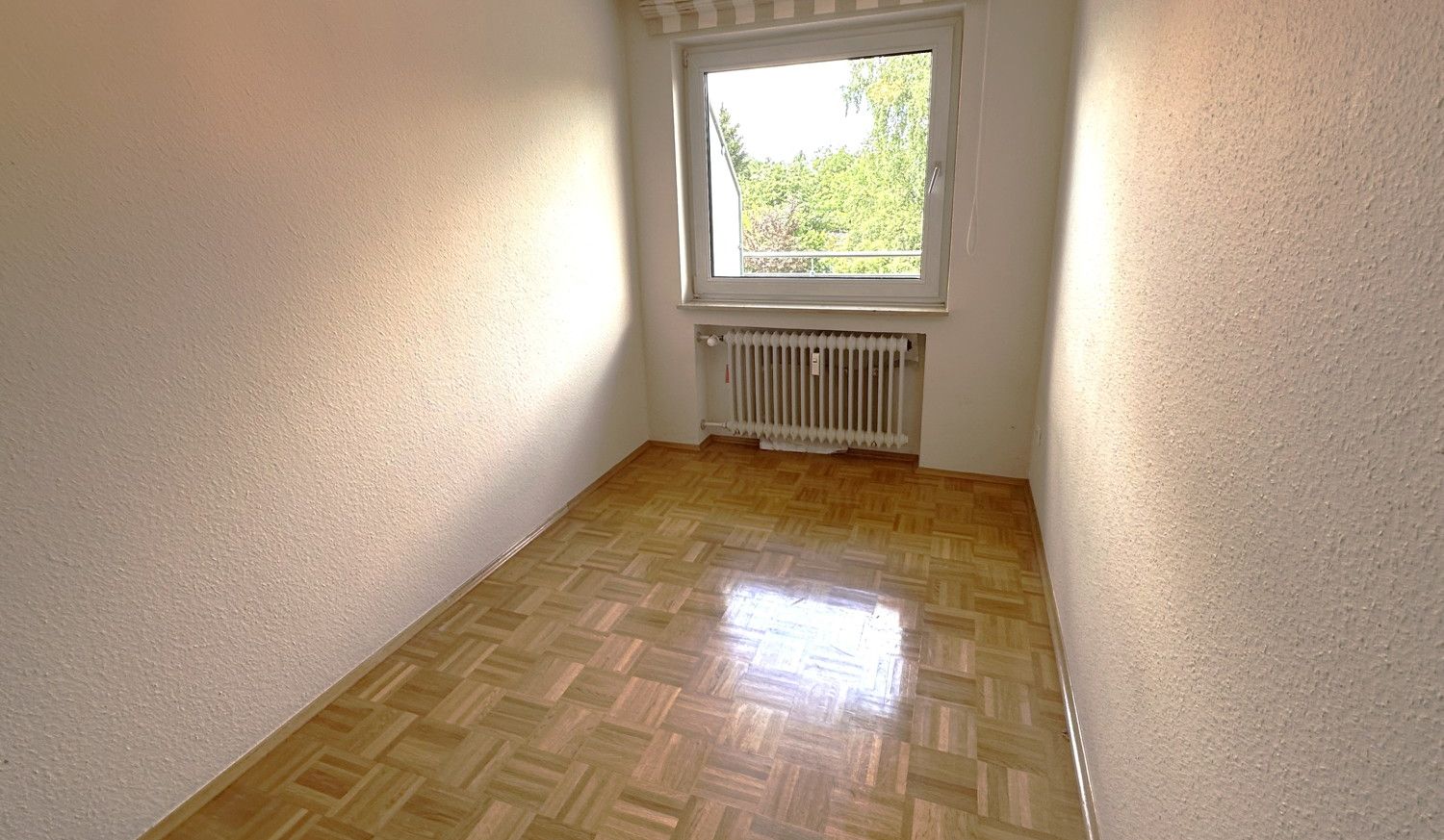 Arbeits- oder Kinderzimmer