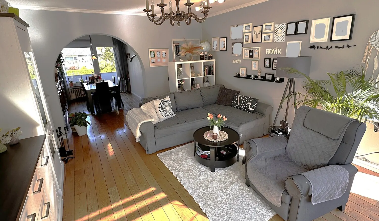 Wohnbereich und Esszimmer