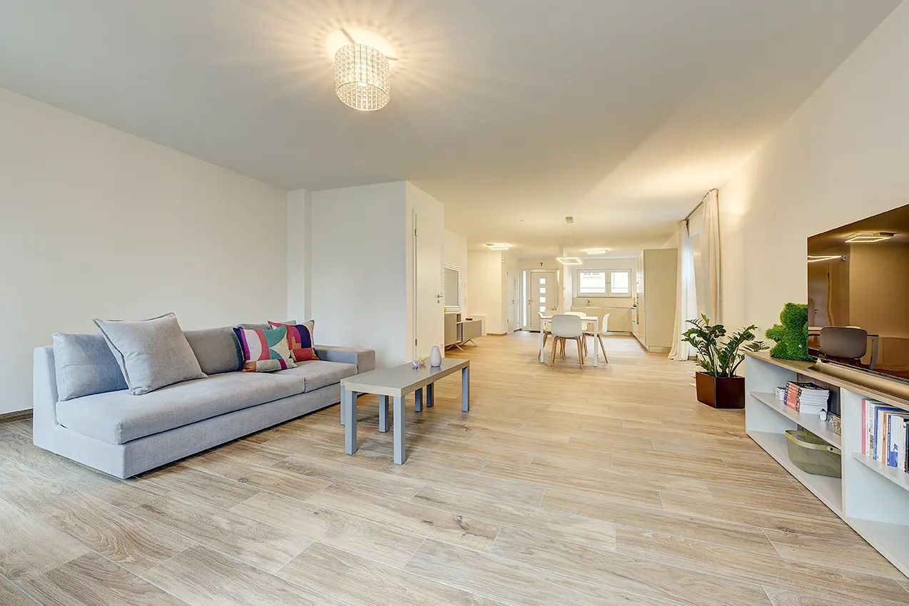 Moderne Maisonettewohnung mit  Energieklasse A+, Garten und 2 Tiefgaragenplätzen