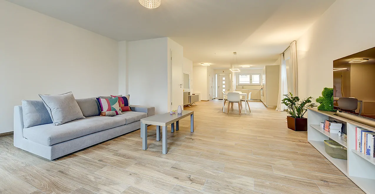 Moderne Maisonettewohnung mit  Energieklasse A+, Garten und 2 Tiefgaragenplätzen