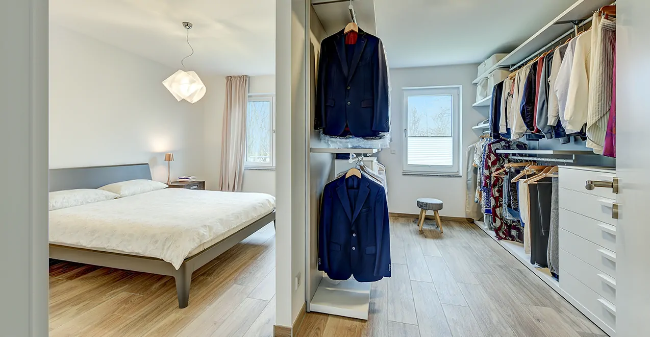 Schlafzimmer und Ankleideraum