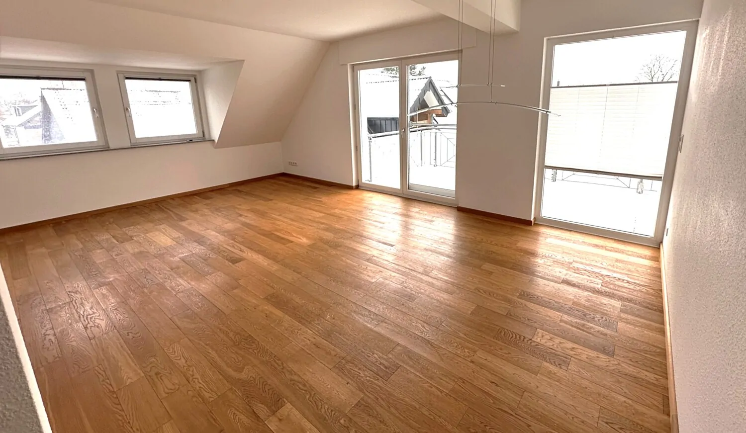 Wohn- und Esszimmer mit Balkon