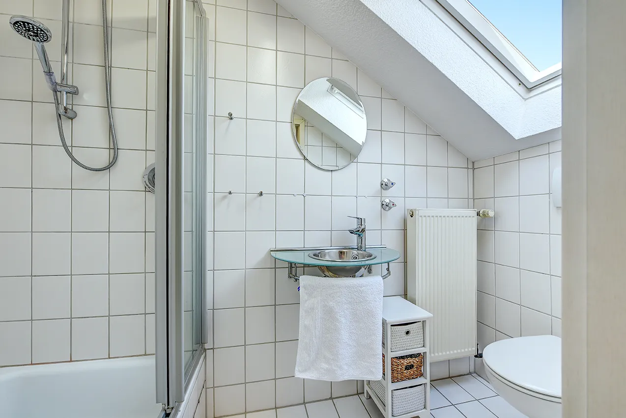 Badezimmer im Dachgeschoss