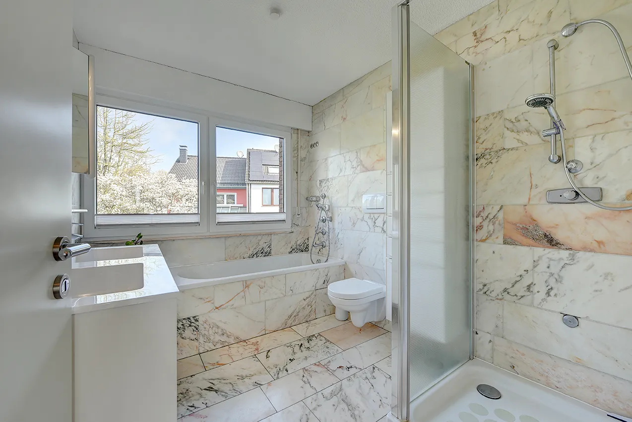 Badezimmer im Obergeschoss