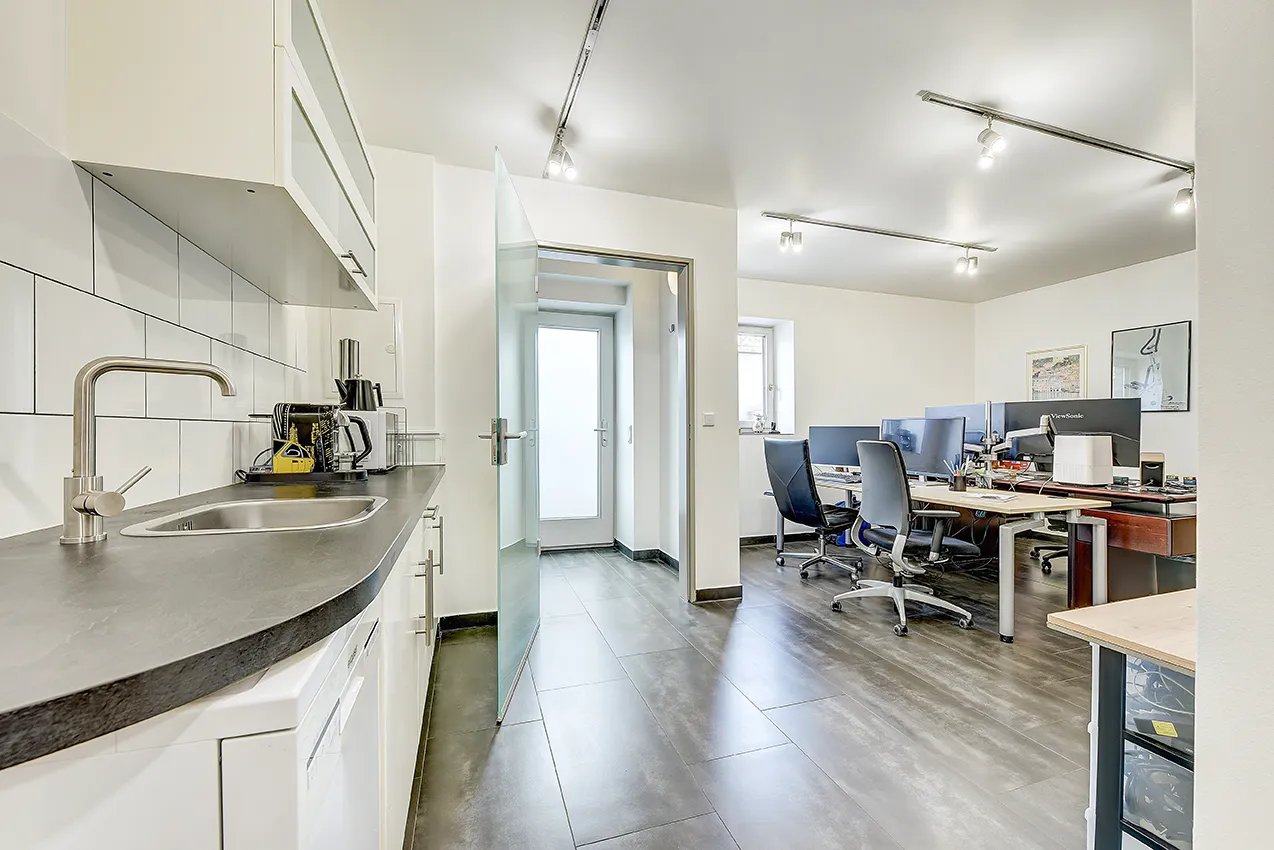 Wohnung / Büro im Souterrain mit eigenem Eingang