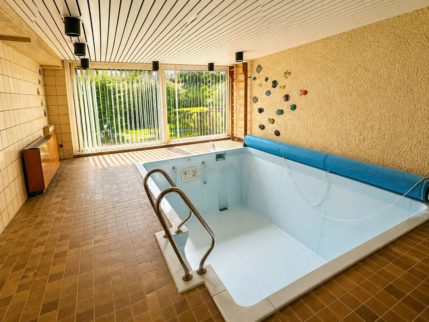 Schwimmbad im Souterrain