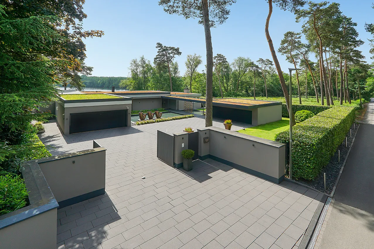 Moderner Designer Bungalow auf einzigartigem Seegrundstück in Ratingen Lintorf