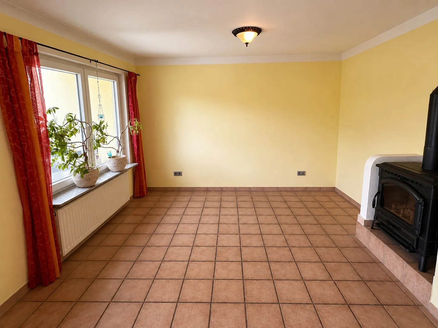 Wohnzimmer mit Kaminofen