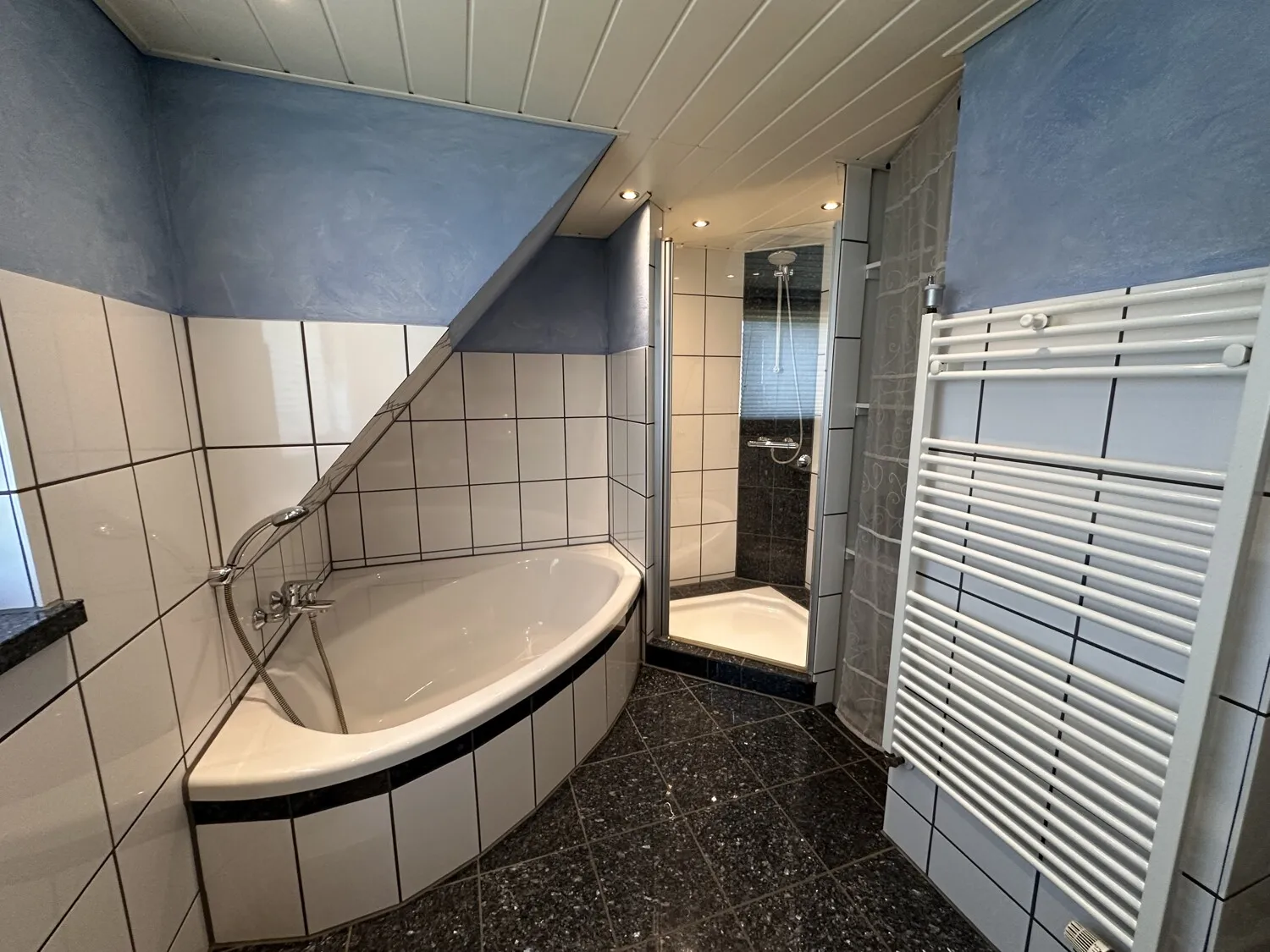 Badezimmer im Obergeschoss